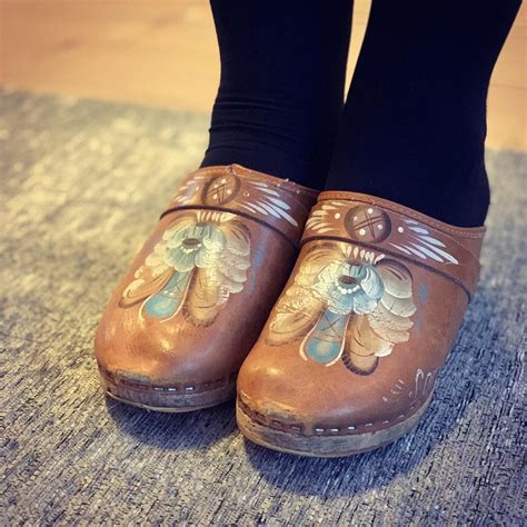 Bild könnte enthalten: Schuhe | Clogs, Shoes, Shoes flats