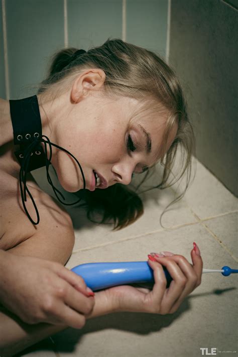 AMATEUR GIRL TheLifeErotic Toy Oil And Feet Luise