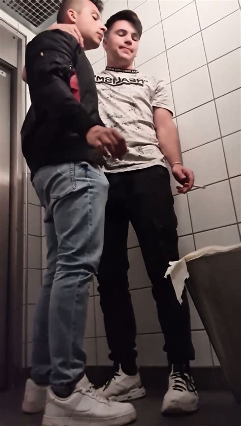 Fuck N Smoke At A Public Toilet Xhilp O
