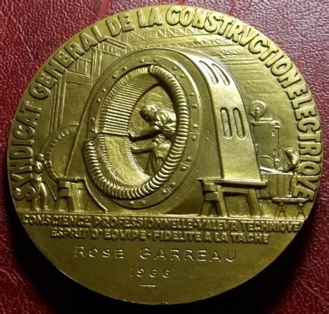 ART DECO NAKED Woman With Thunderbolt Medal By Ray PELLETIER In Its Original Box EUR 65 23