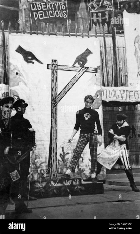 Stage Actors Performing The Beggar S Opera By John Gay Teatro Argentina Rome Italy 1943 Stock