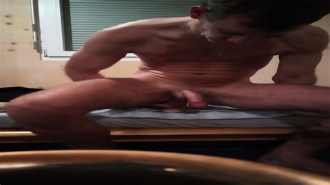 Joshua Guthmann Erniedrigt Sich Selbst Mit Einem XXL Dildo