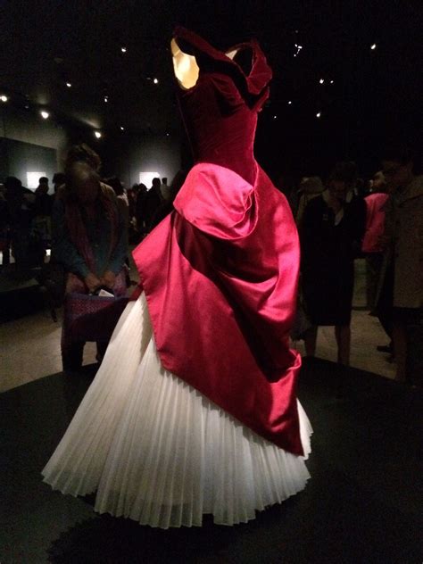 Art critics react to the Josephine James exhibit in London 7