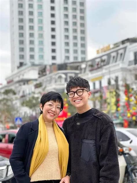 Con trai Công Lý lột xác thành hot boy vườn trường ở tuổi 18 ngoài vẻ điển trai còn có 1 điểm