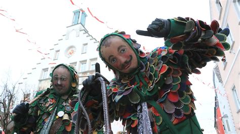 Schw Bisch Alemannische Fastnacht Gro Es Narrentreffen In Weingarten