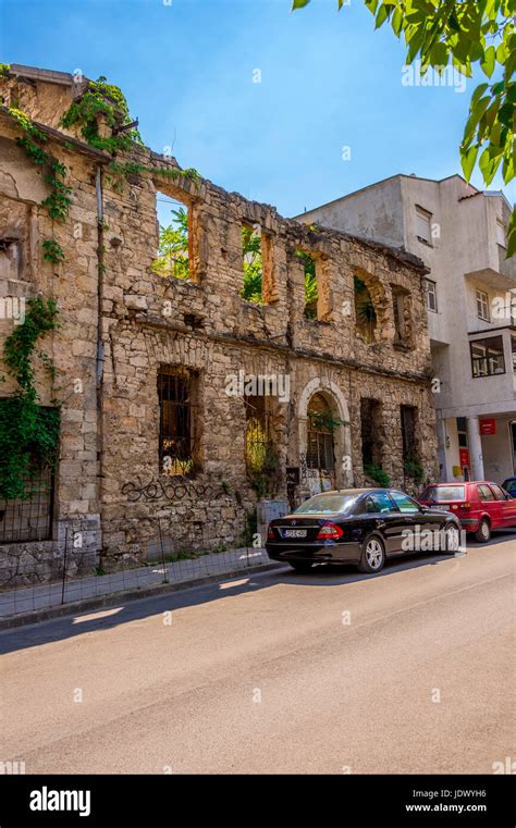 War Torn Buildings Hi Res Stock Photography And Images Alamy