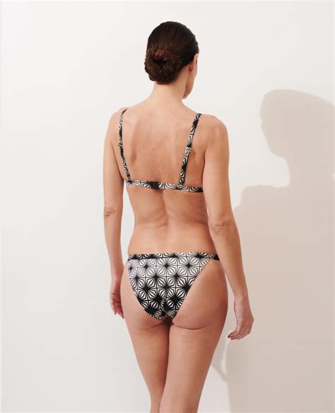 8 Hot Sexy Sylvia Day Bikini Pics