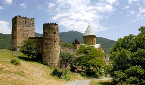 Ананури - крепость в Грузии, фото и описание