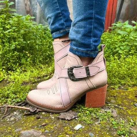 Botin Antonella Cuero Nude Plata Amano Shoes