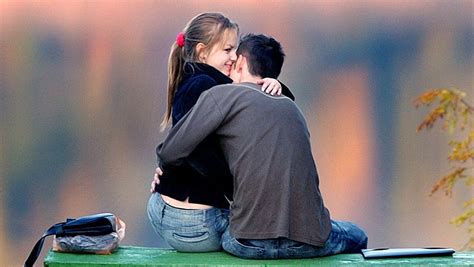 Teenager Gene sollen mitverantwortlich für frühen Sex sein DER SPIEGEL