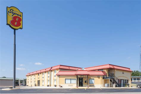 Super 8 by Wyndham Clinton | Clinton, OK Hotels