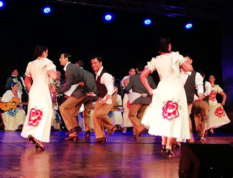 PRESENTACIÓN DEL BALLET FOLKLÓRICO BAFONA Ilustre Municipalidad de