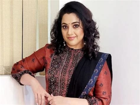 స్విమ్ సూట్ లో మేకప్ రూమ్ నుండి బయటకు రాలేకపోయాను, వాళ్లకు దండం ...