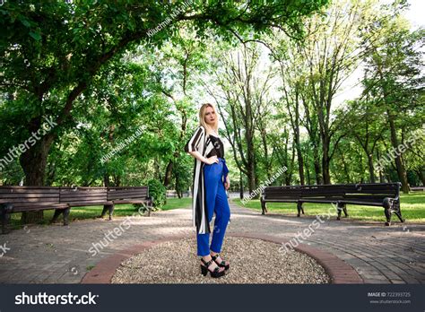 Beautiful Stylish Girl Blonde Hair Park 스톡 사진 722393725 Shutterstock