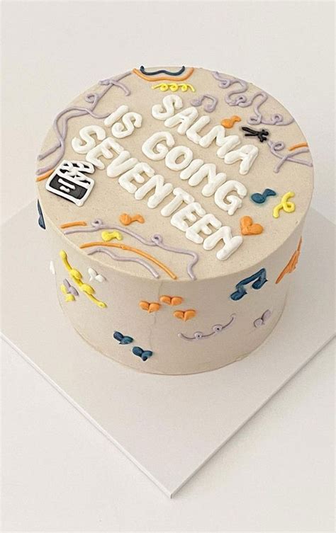 Cute Minimalist Buttercream Cakes Doodle Nude Cake