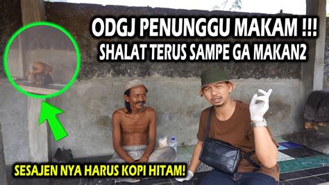 ODGJ PENUNGGU MAKAM KERJAAN NYA SHALAT TERUS DENGAN KEADAAN BUG L