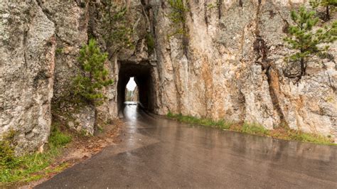 Can You Drive An Rv Through Needles Eye Tunnel Getaway Couple