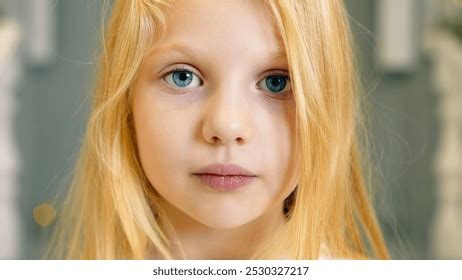 Jeune Fille Blonde Photos Et Images