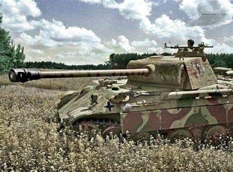 Excellent camo pattern detail is seen here on this Panther Ausf A ...