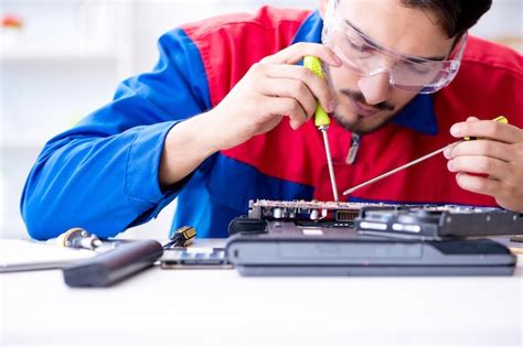 Premium Photo Repairman Working In Technical Support Fixing Computer