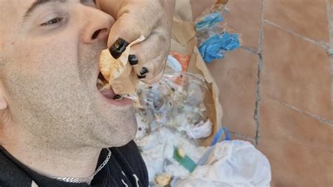 Ebony Bbw Thickness Round Feet Play With Rubish Food With Her Feet And Gives Her Feet S