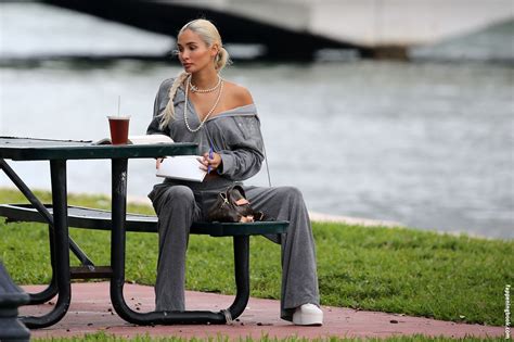 Pia Mia Perez Nude OnlyFans Leaks Fappening Page FappeningBook