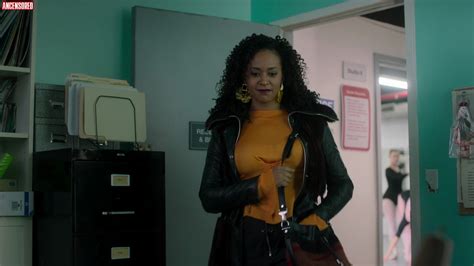 Corbin Reid Nude Pics Page 1