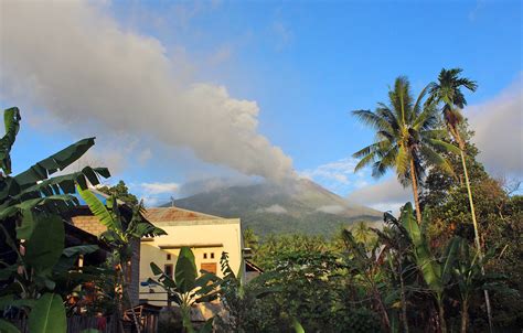 Gunung Gamalama Alami Erupsi Minor