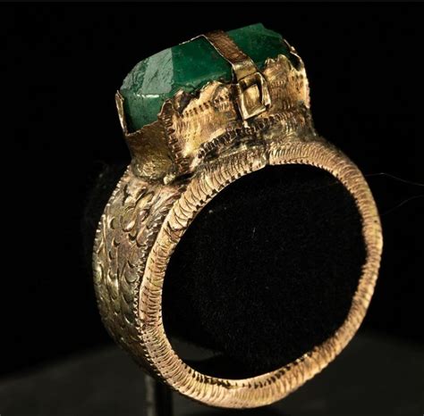 turkish gold  emerald ring  karun collection