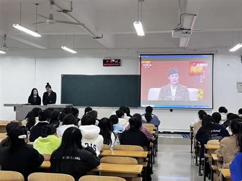 雷锋精神铸心间，传承奉献伴我行 ——文法学院学生第十一党支部开展学习雷锋精神特色党日活动 党建工作 郑州工商学院文法学院