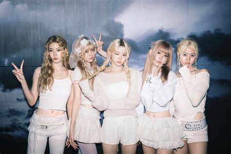 Le Sserafim Hot Cool Style