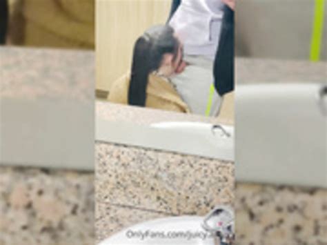 Juicy Alison Public Toilet Deepthroat Face Fuck