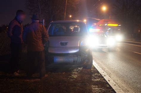 Droga M Czennik W Majdanka Peugeot Wjecha W Fiata Dwie Osoby W