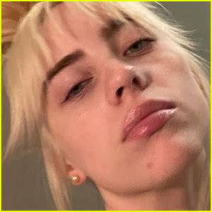 Billie Eilish Shows Off Her New Blonde Hair Again In A Cute Selfie