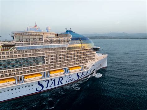 review  royal caribbeans star   seas cruise ship royal