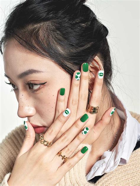 Lucky Grass|manicure|leaf|plant|St.Patrick's Day|green|white|glossy ...