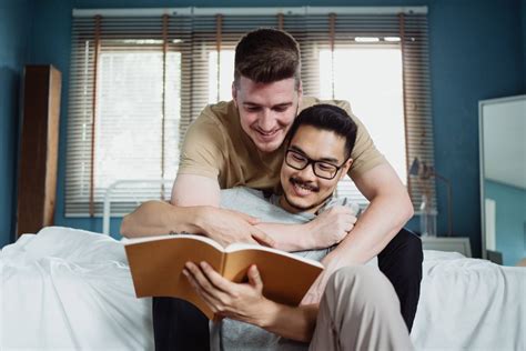 E Se Ne Approfittassimo Per Leggere Gay It