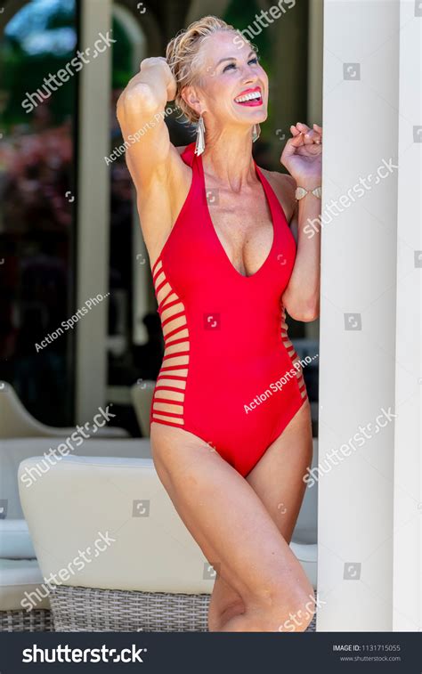 Beautiful Mature Blonde Bikini Model Poses Foto Stok 1131715055 Shutterstock