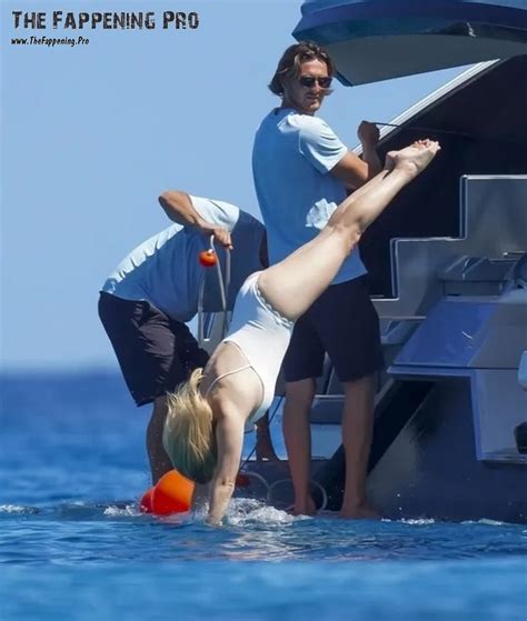 Reese Witherspoon Sexy Bikini At Yo Photos The Fappening