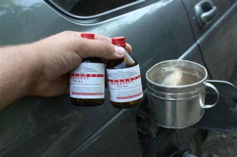 Как без лишних хлопот удалить воду из бензобака автомобиля