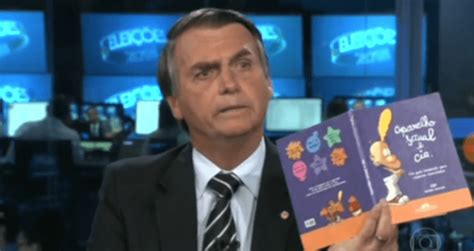 Kit Gay Livro Mostrado Por Bolsonaro No Jornal Nacional Nunca Foi