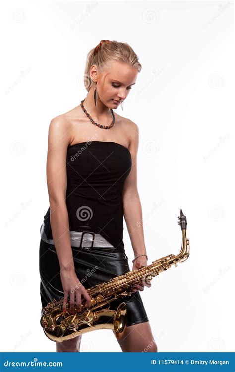 Jeune Fille Blonde De Musicien Avec Le Saxophone Photo Stock Image Du Down Saxophone