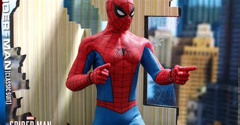Spider Mans Dons His Classic Suit With New Hot Toys Figure