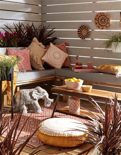 budget patio ideas  cheap ways  transform  outdoor paved space