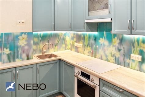 Фартук из стекла в сине-зеленых тонах с полевыми цвета для кухни в ...