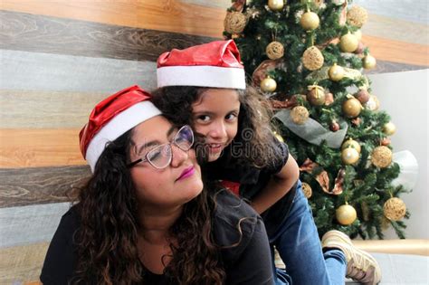 Madre Soltera Divorciada Con Su Morena Latina Hija Latina Celebra