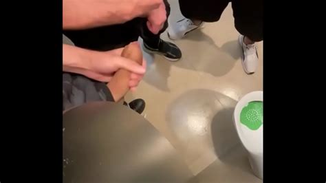 FUDENDO NA LOJA DE ROUPA E NO BANHEIRÃO DO SHOPPING COMPLETO NO RED XVIDEOS