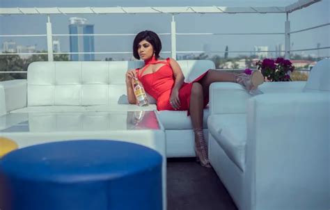 Обои girl hot sexy eyes smile beautiful figure model на телефон и рабочий стол раздел