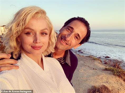 Ana De Armas Looks Sexy In Retro Bikini As She Portrays Marilyn Monroe