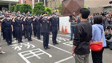 送21歲楊庭豪最後一程 百警泛淚：任務結束，一路好走！ 社會 三立新聞網 Setncom